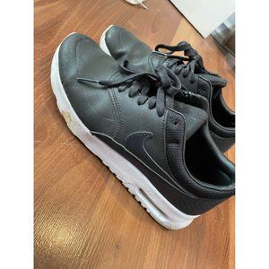 Nike Thea Sneakers